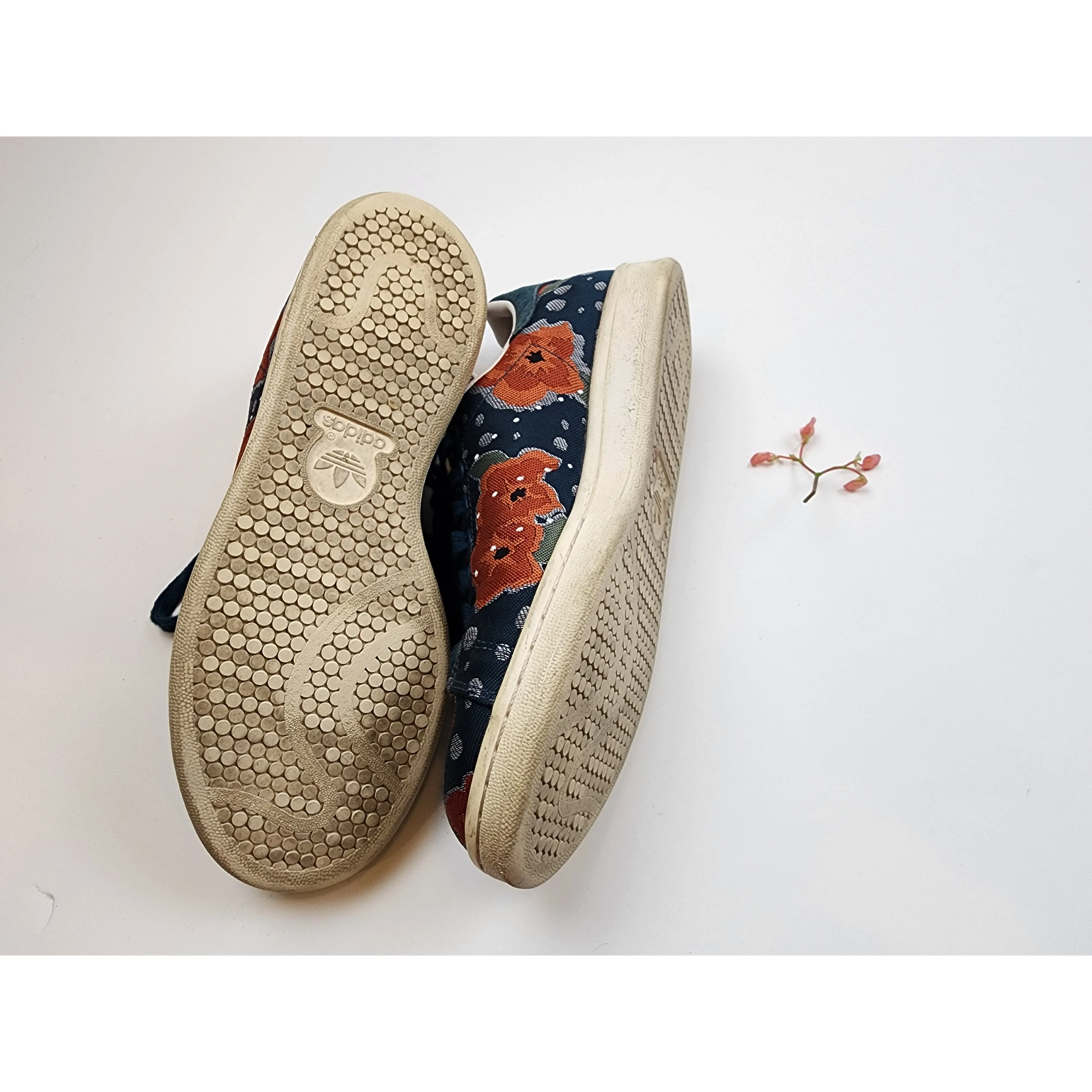 Adidas x Stan Smith second hand blue and orange embroydered laceup shoes size 38.5