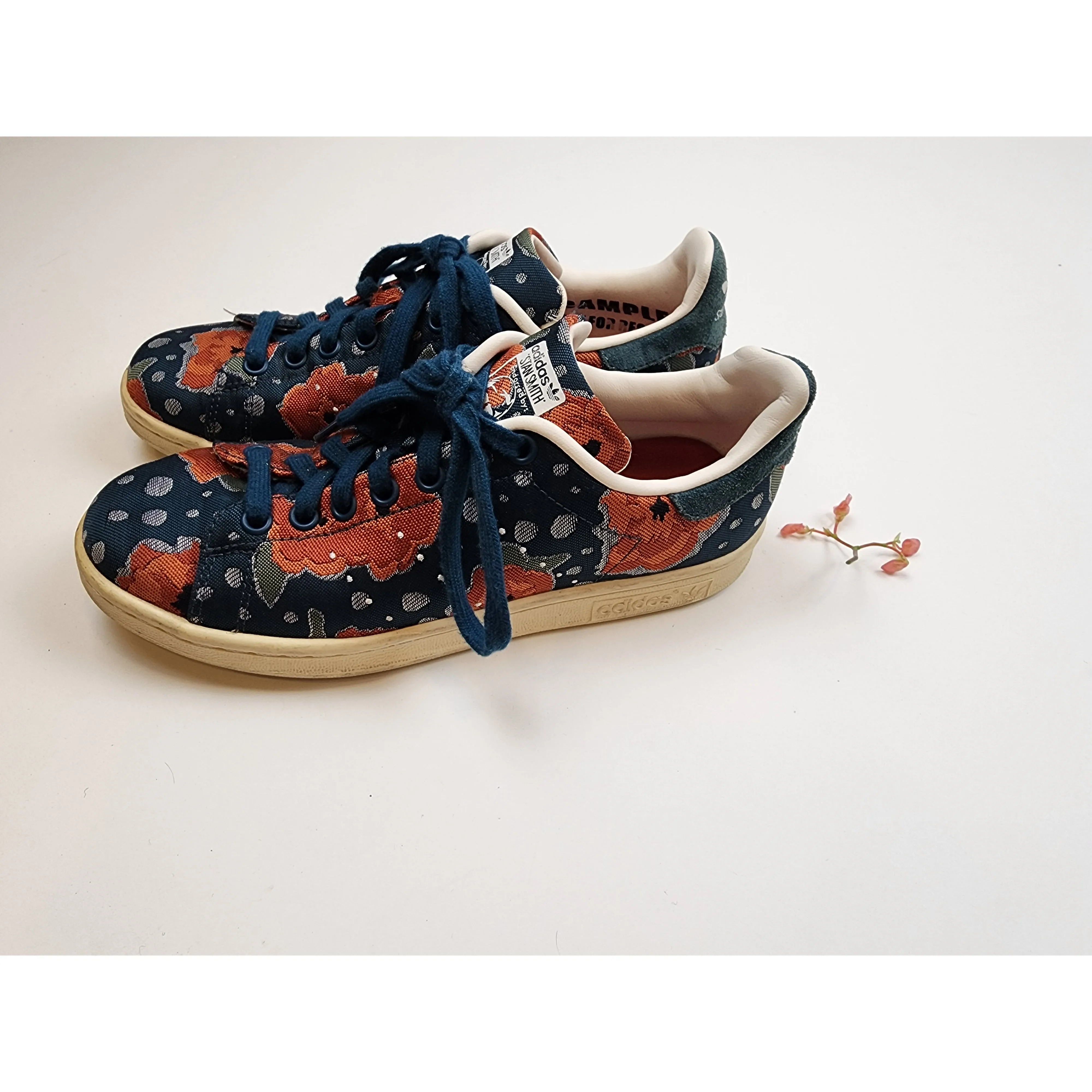Adidas x Stan Smith second hand blue and orange embroydered laceup shoes size 38.5