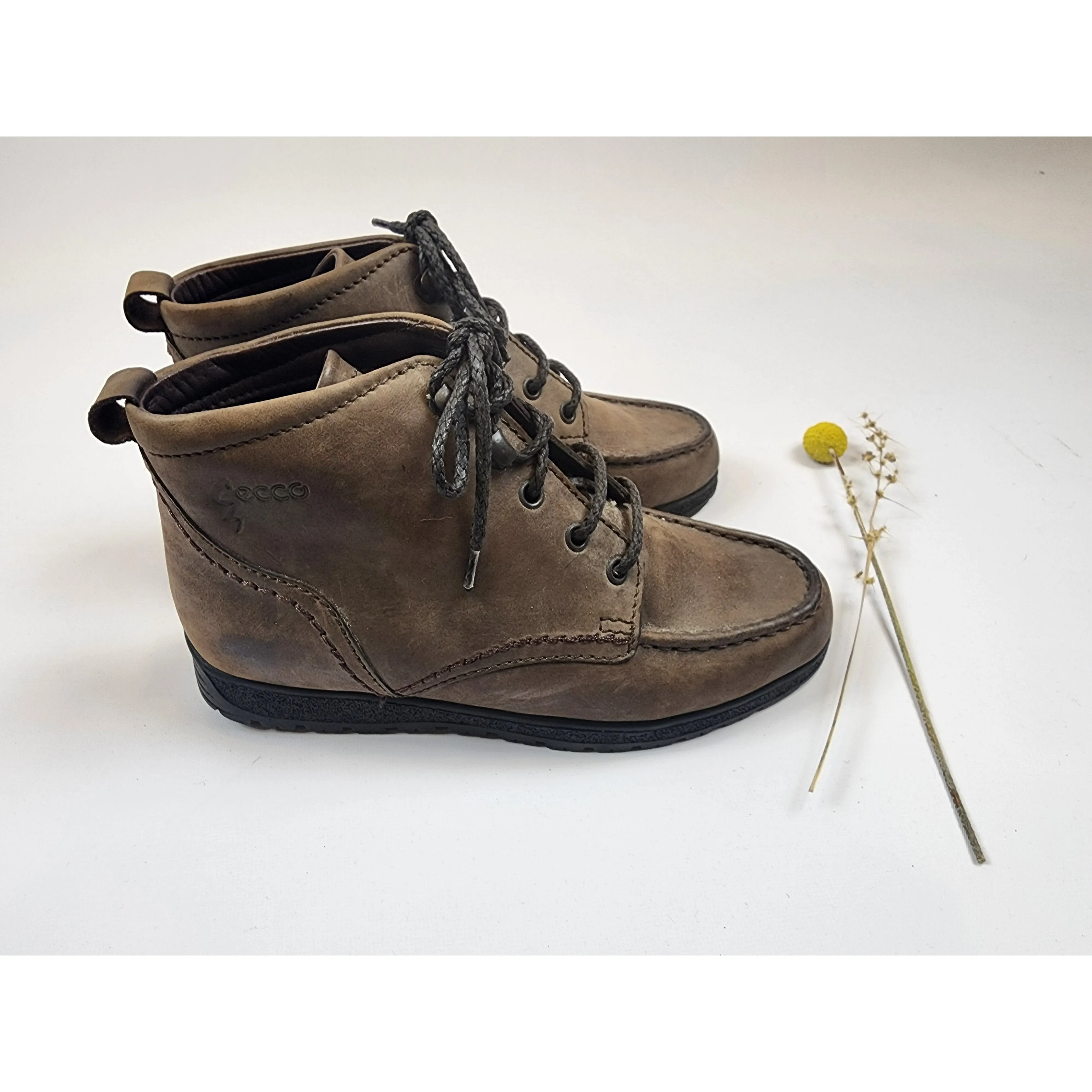 Ecco dark olive leather lace up ankle boots size 36