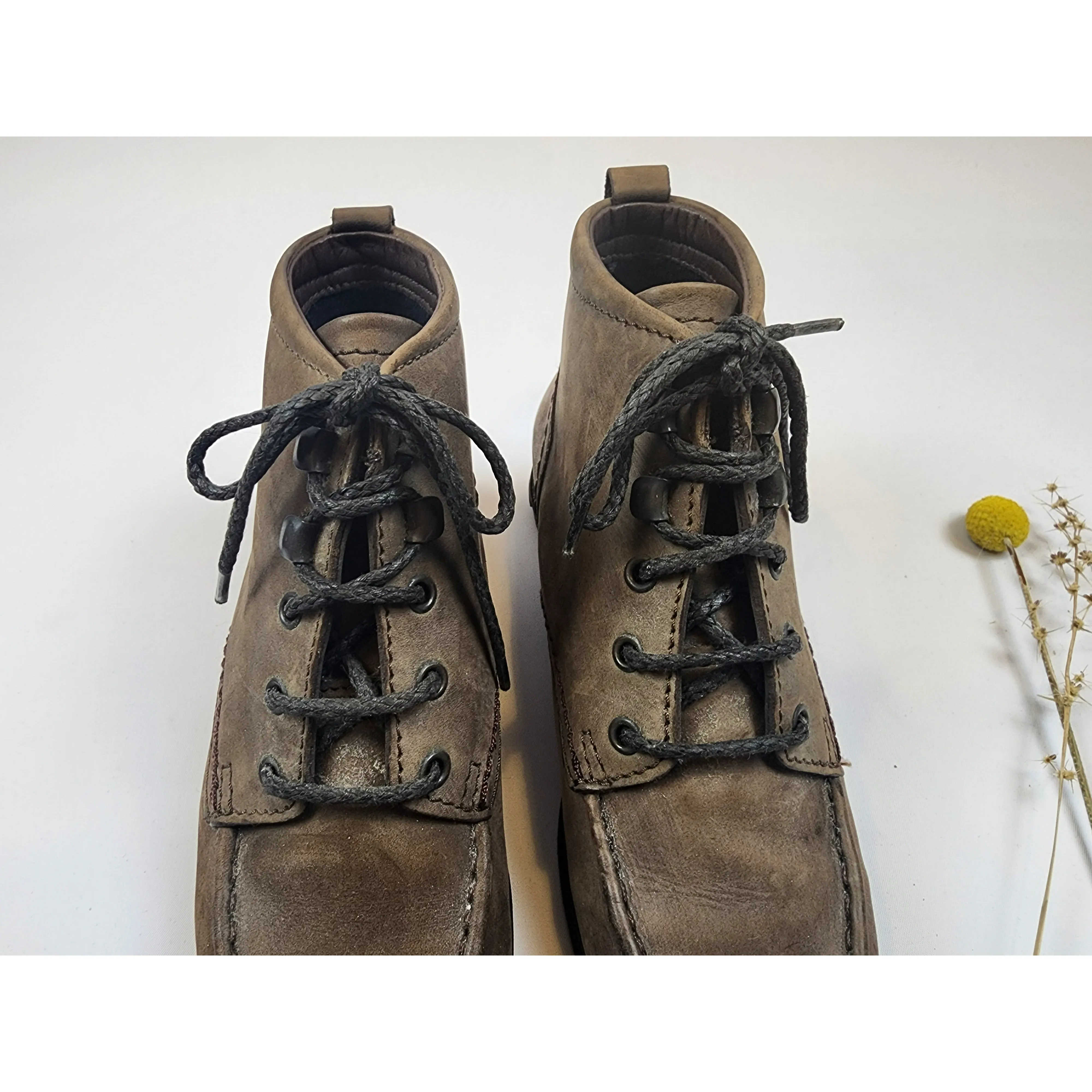 Ecco dark olive leather lace up ankle boots size 36