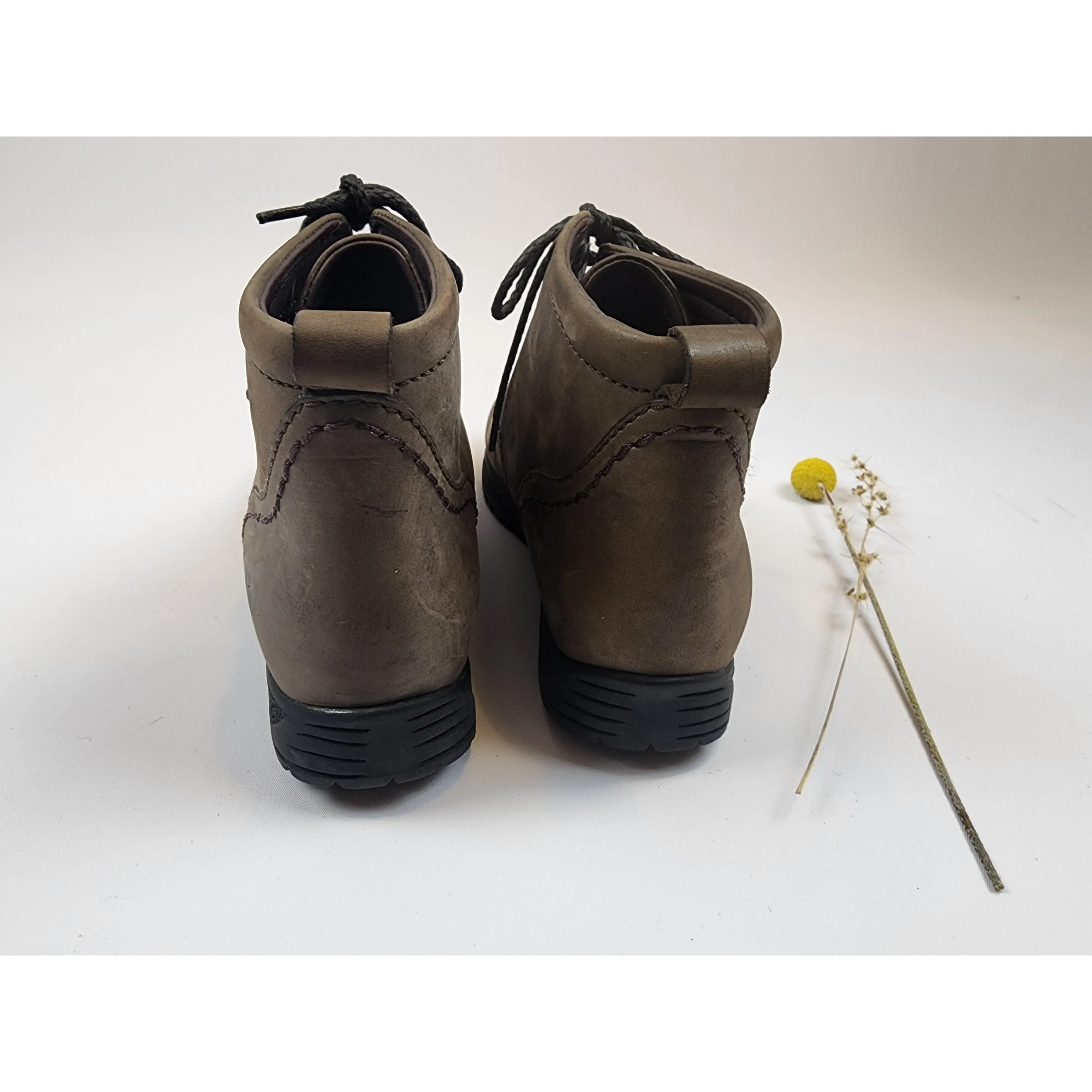 Ecco dark olive leather lace up ankle boots size 36