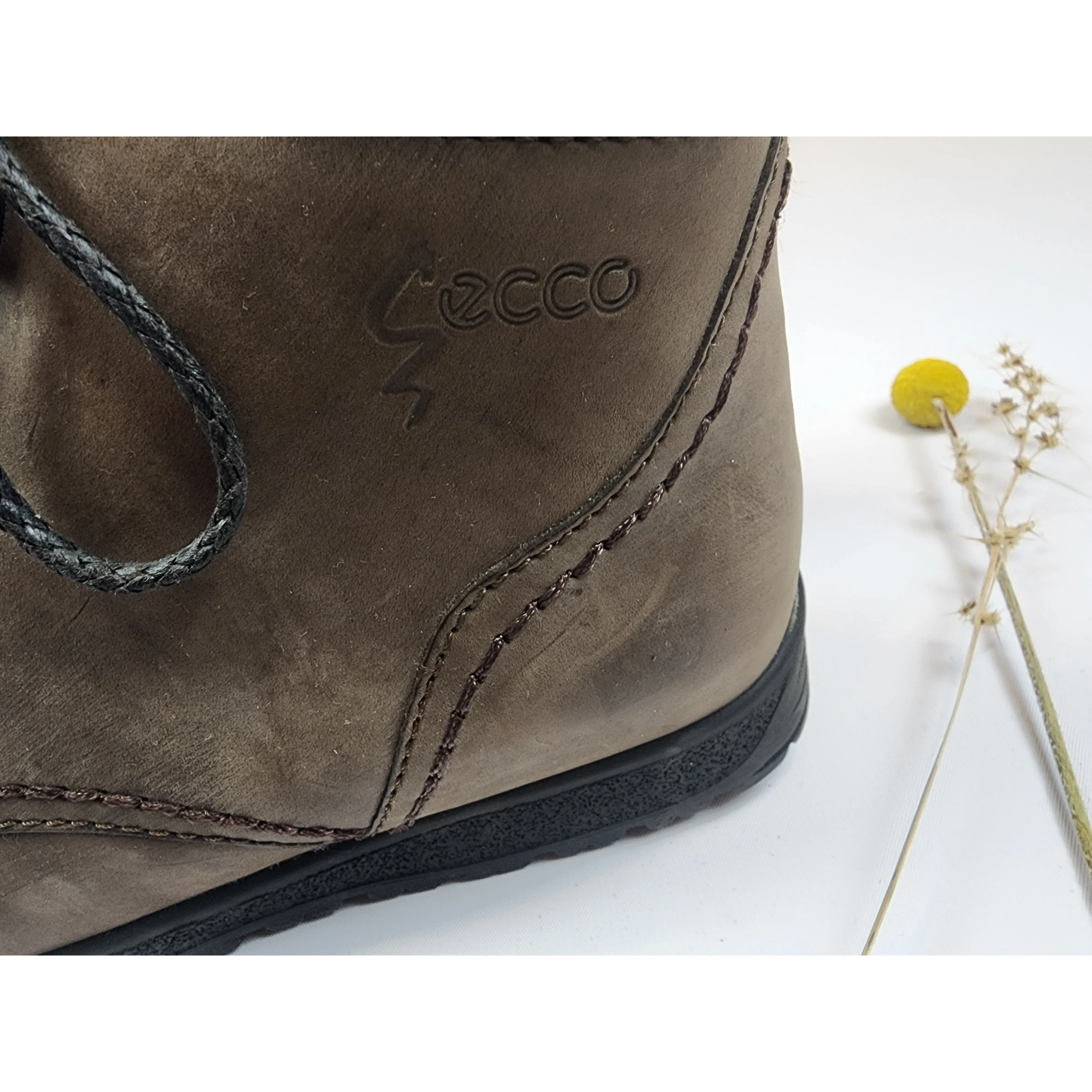 Ecco dark olive leather lace up ankle boots size 36