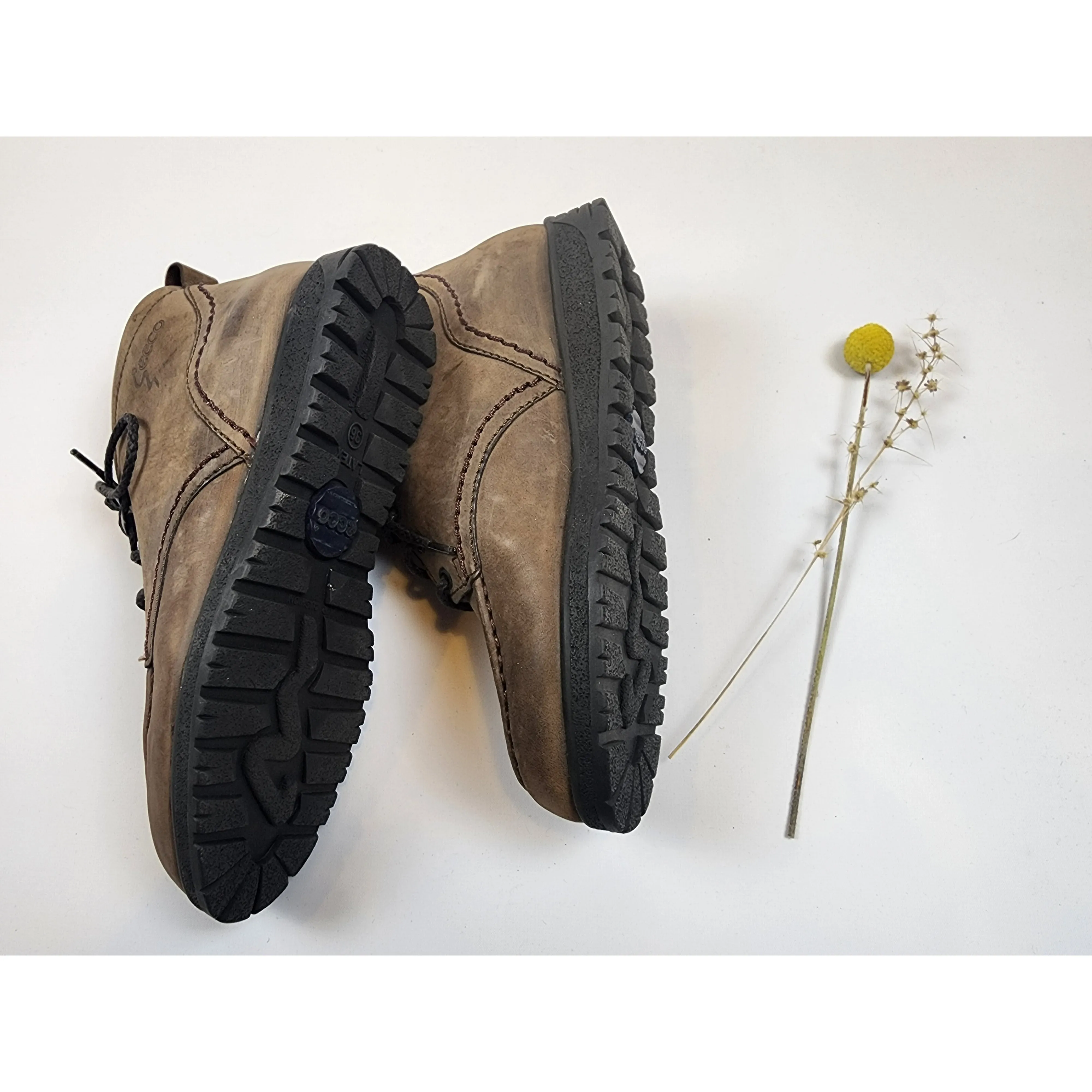 Ecco dark olive leather lace up ankle boots size 36
