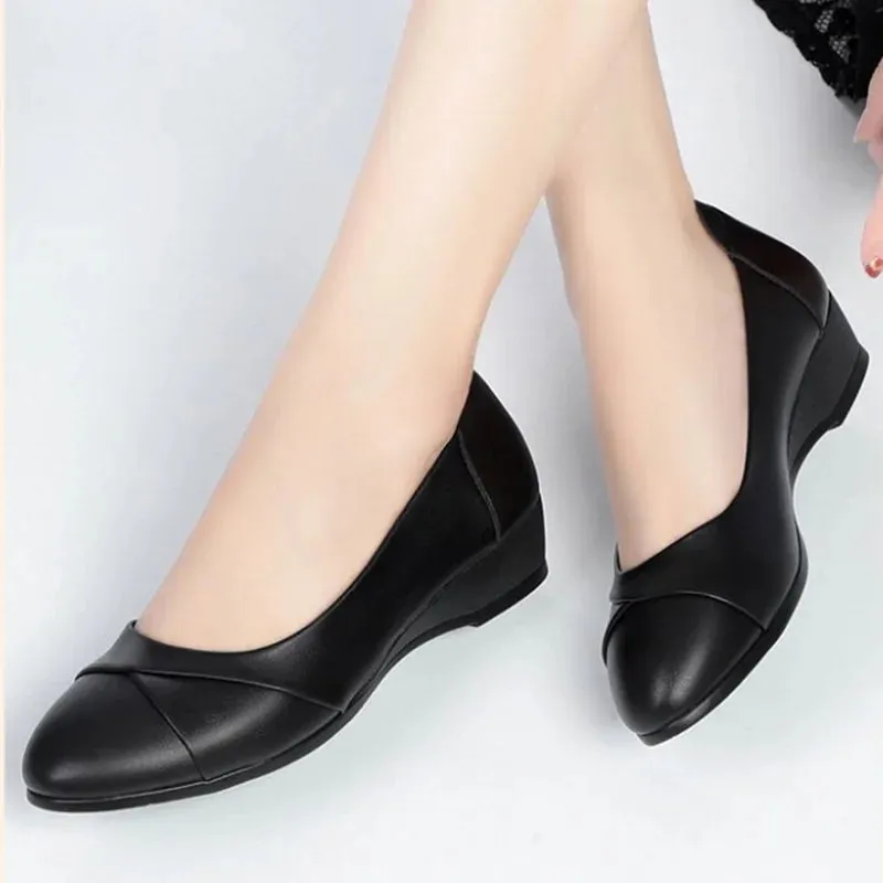 Women’s Lightweight Wedge Heel Comfort Pumps